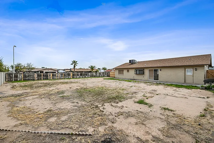 11102 W Turney Ave — Photo 4