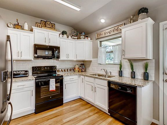 3rd image of 728 Birch Ln