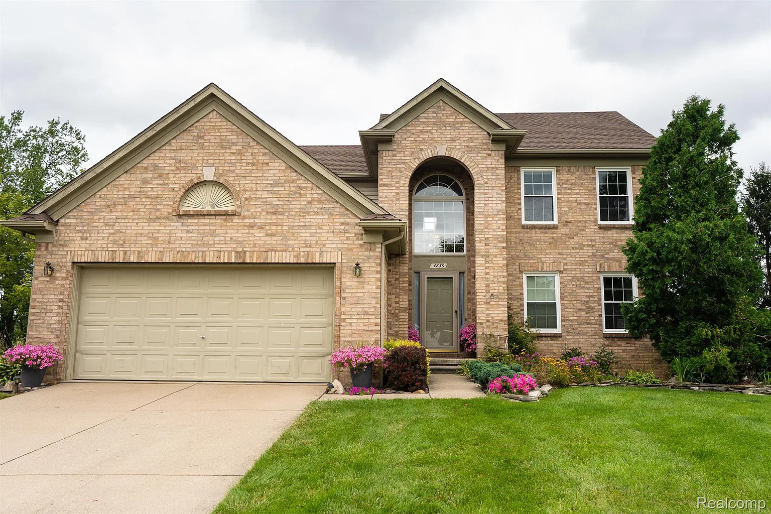 4839 Sycamore Dr photo 1