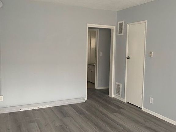4th image of 327 S Alexandria Ave APT 2