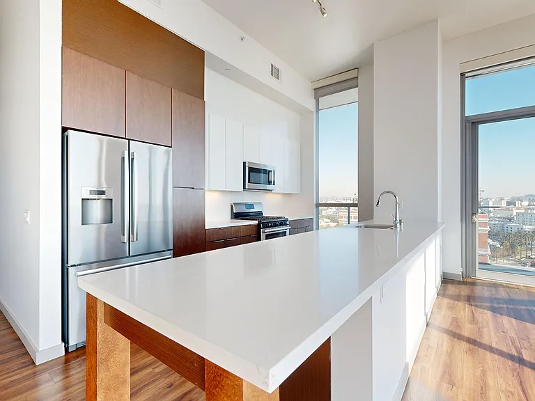 3033 Wilshire — Photo 86