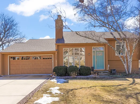 3309 Creekside Ct, Woodridge, IL 60517