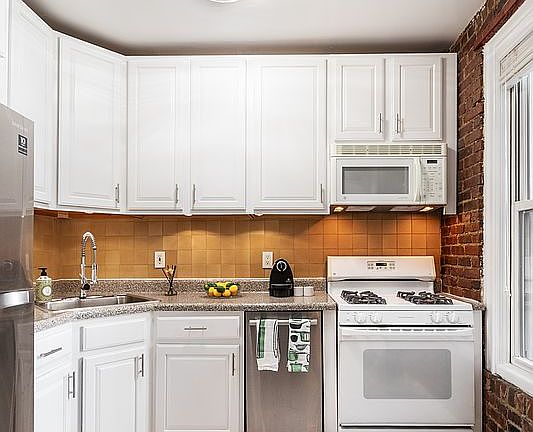 3rd image of 261 W 22nd St #9