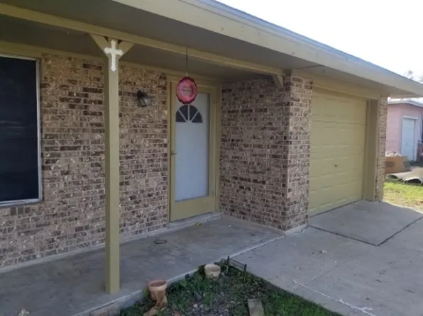 604 E Alexander St, Three Rivers, TX 78071