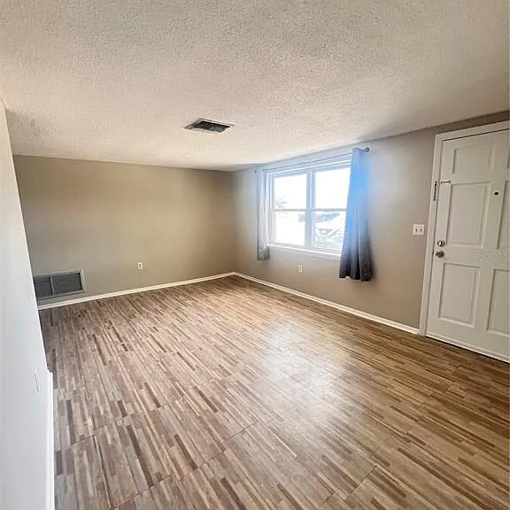 9910 Lake Chrise Ln — Photo 6