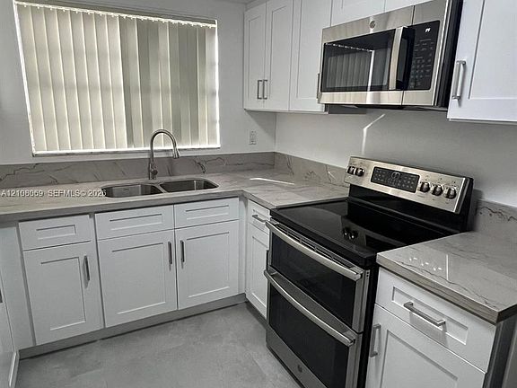 5th image of 660 SE Park Dr APT 101