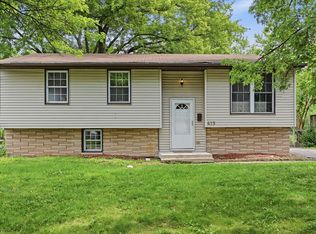 419 E Maple Dr, Glenwood, IL 60425