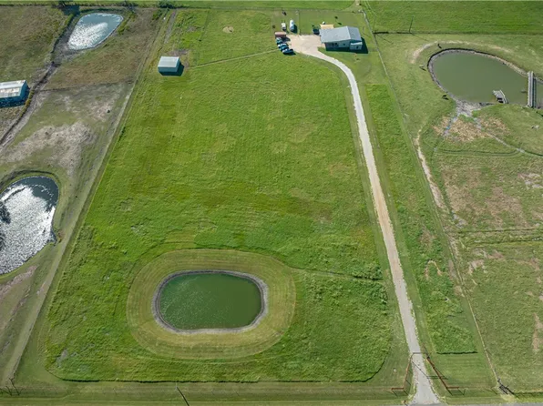 405 Grellhesl Rd, West, TX 76691