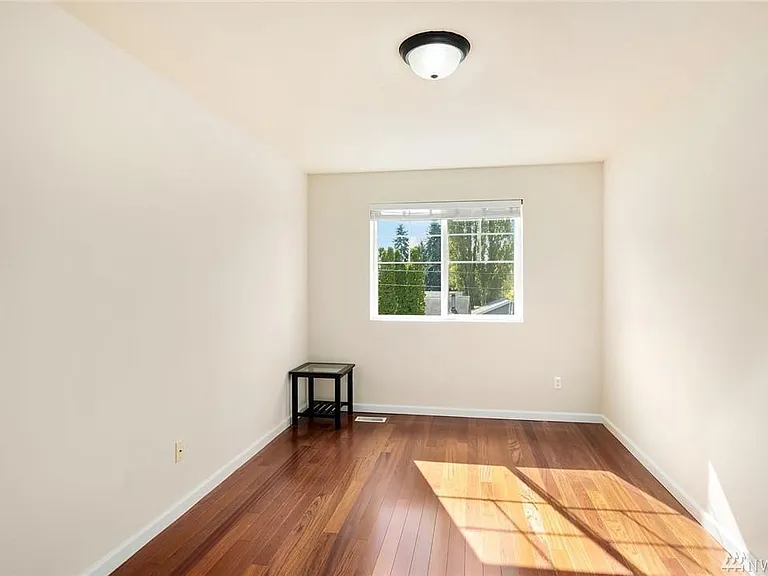 4532 NE 10th St — Photo 17