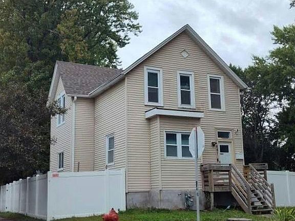 3rd image of 841 Marion St