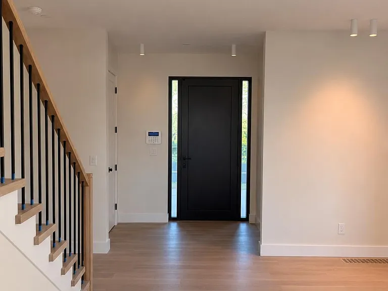 124 Nelson Ave — Photo 2