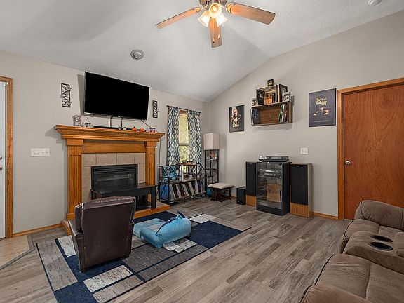 5th image of 3253 E Colonial Street