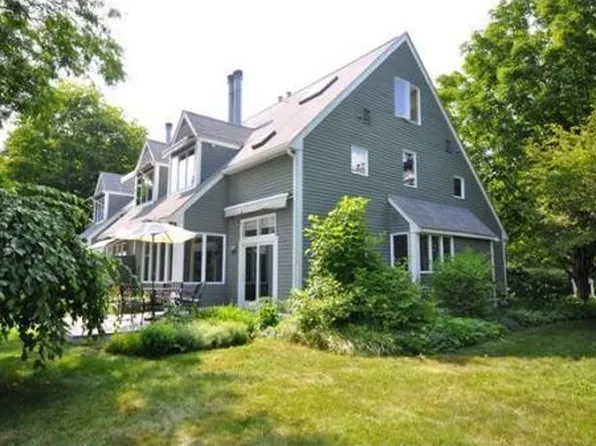 4 Greenfield Ln, Concord, MA 01742