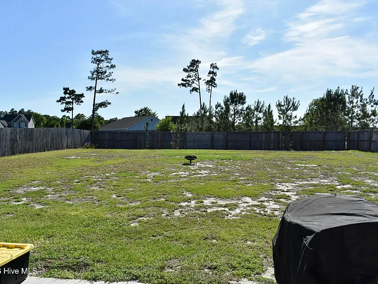 613 Parsley Dr — Photo 4