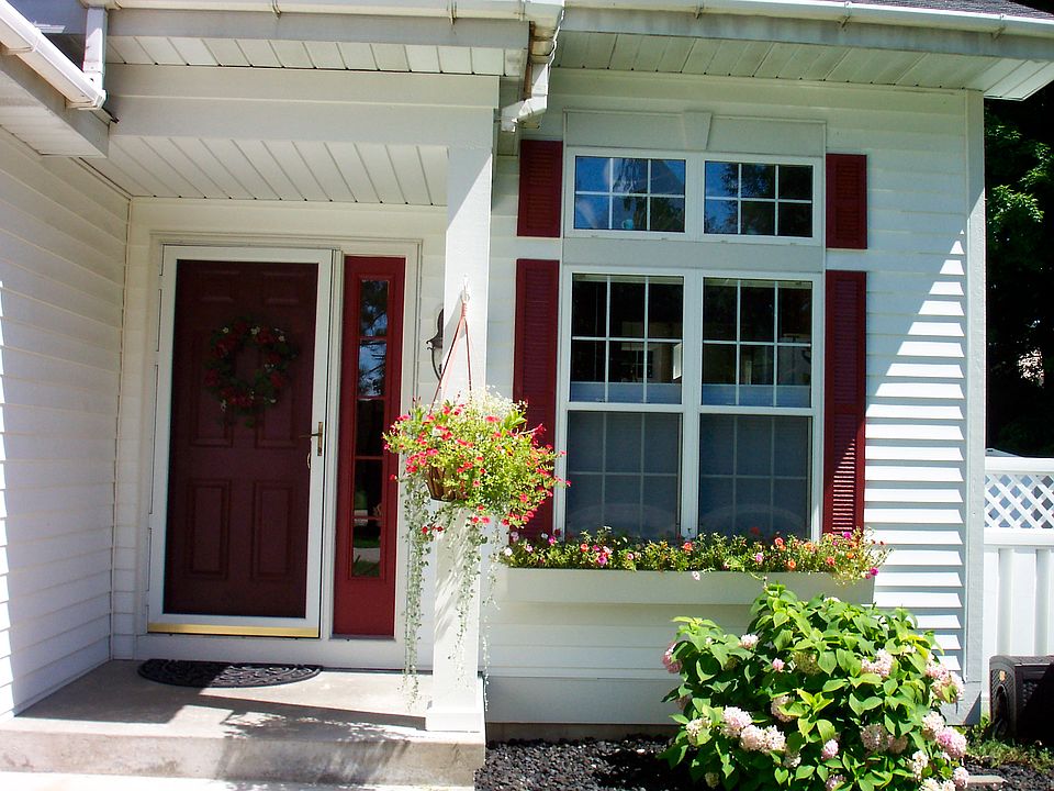 1st image of 284 Port Sheldon St