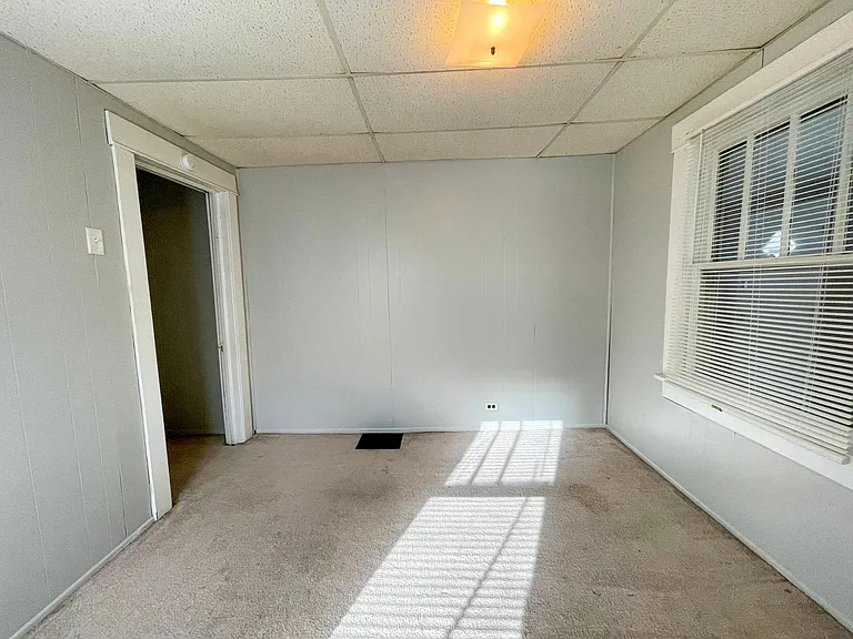 2401 S Mulberry St — Photo 12