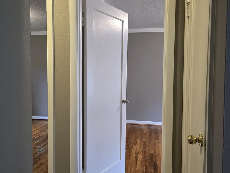 583 Delmar Dr N — Photo 14