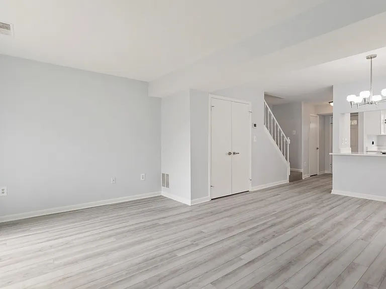 2403 S Walter Reed Dr — Photo 10