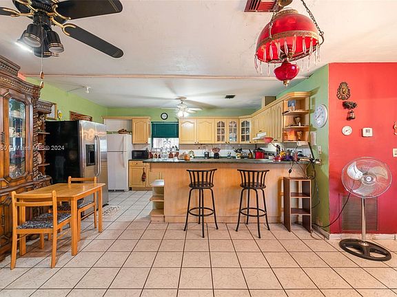 3rd image of 185 NW 124th St