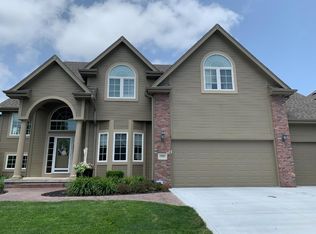19880 Davenport St, Elkhorn, NE 68022