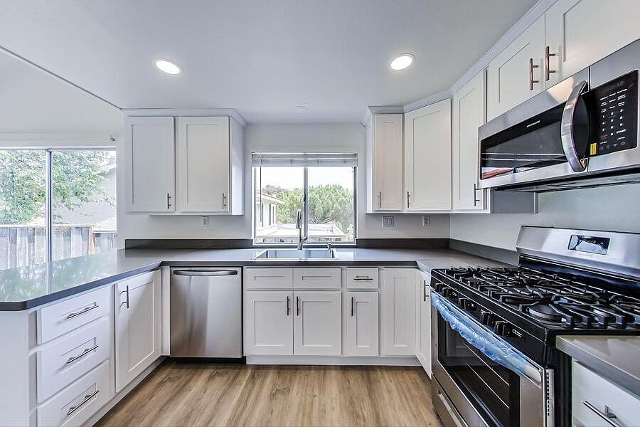 1st image of 1412 Parkwood Dr