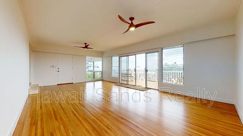 4 bed, 3.0 bath, 2993 sqft, $6,990 — Photo 3