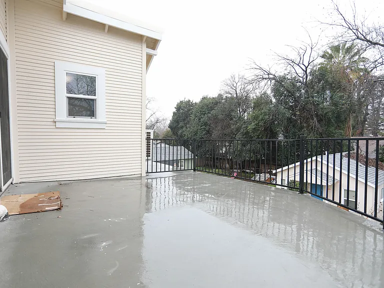 1012 Broadway St #2 — Photo 24