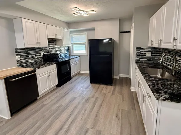 2809 E 39th St, Kansas City, MO 64128