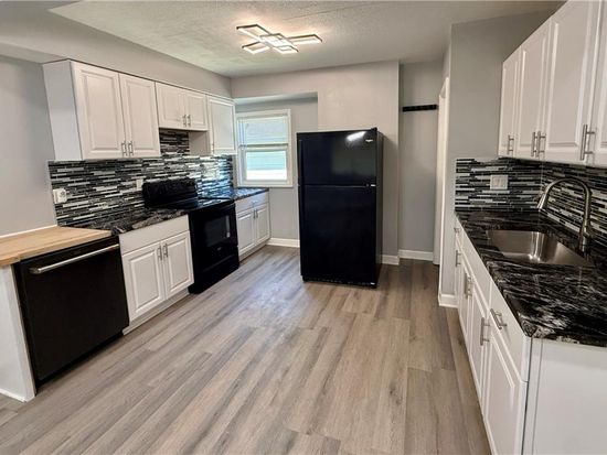 2809 E 39th St, Kansas City, MO 64128