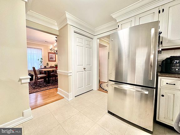 5th image of 117 E Dover St Unit 101