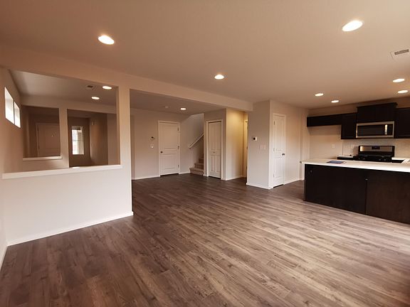 3rd image of 709 NE 138th Ave