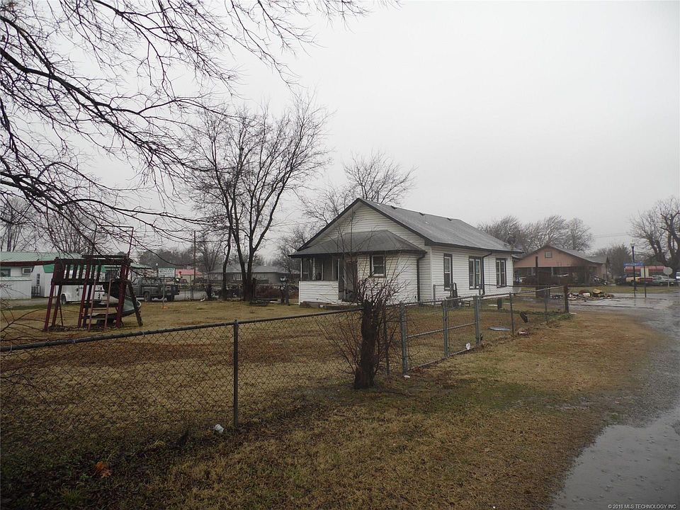 2nd image of 502 S Broadway Ave