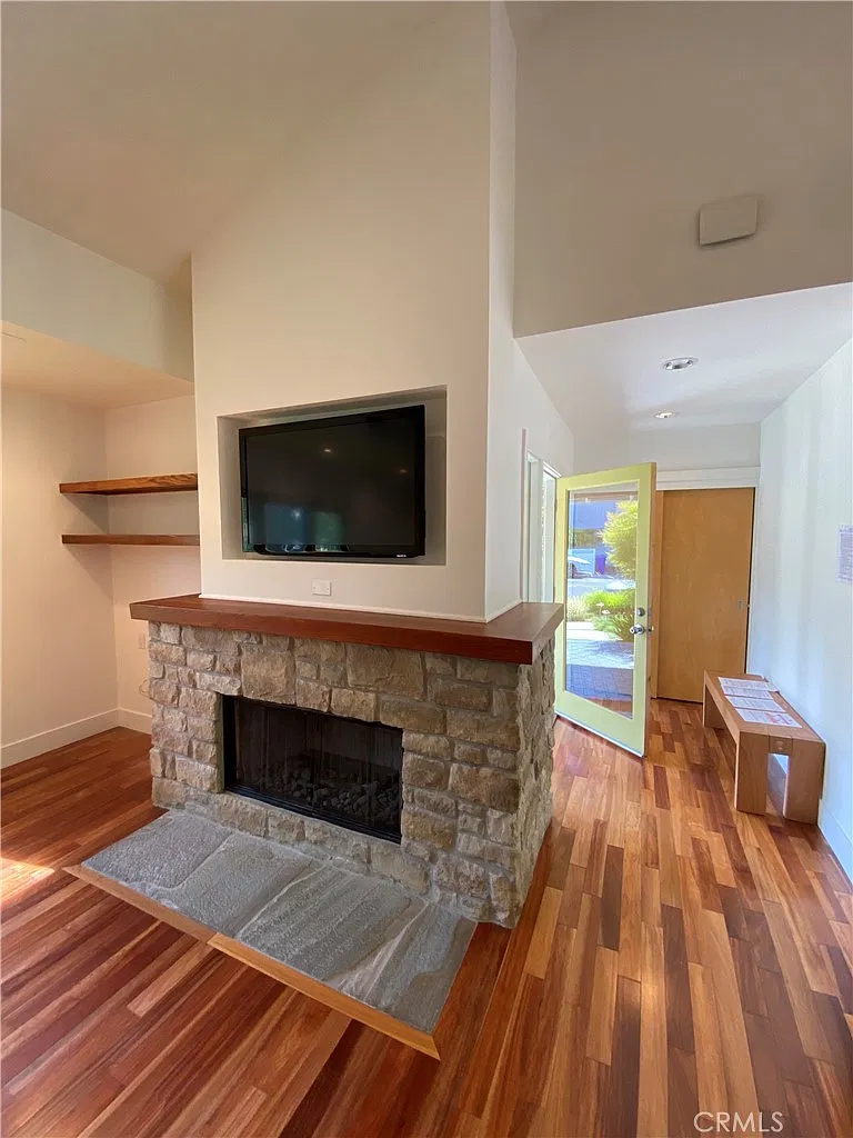 4 bed, 1952 sqft, $9,300 — Photo 4