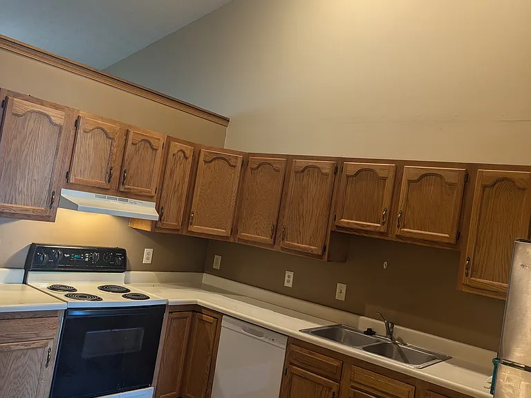 1136 Van Way — Photo 2