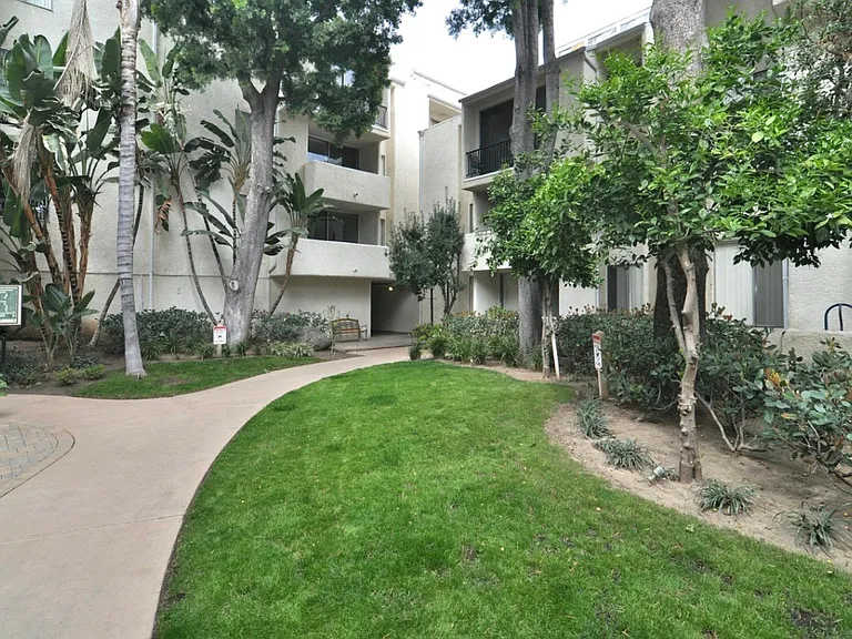 5325 Newcastle Ave #126 — Photo 10