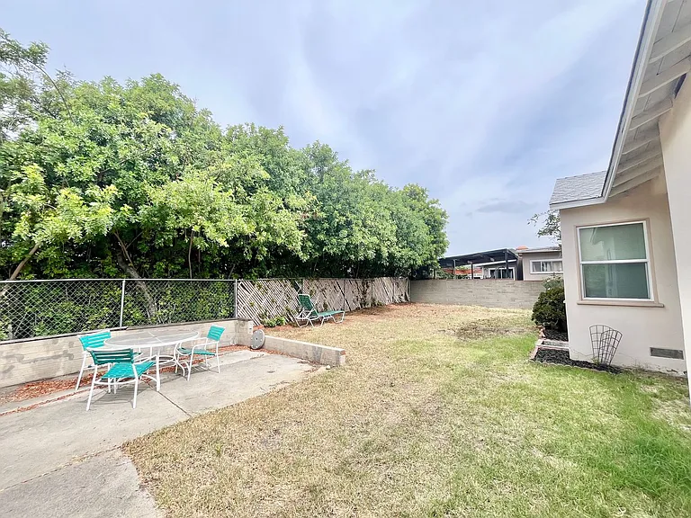 1828 Rowan St — Photo 18