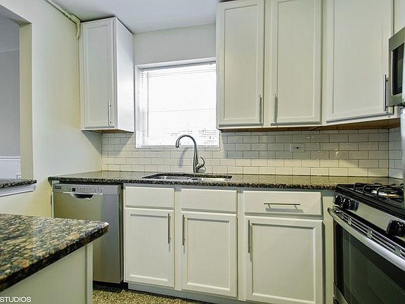 4th image of 2524 W Foster Ave APT 210