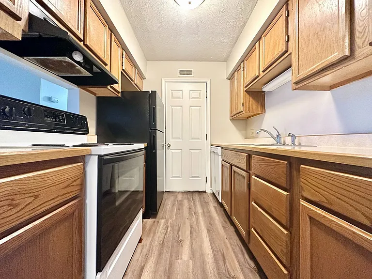 Parkview Apartments — Photo 19