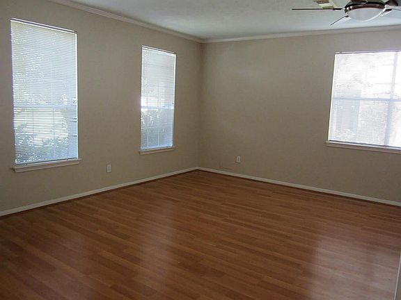 3rd image of 3211 London Ct