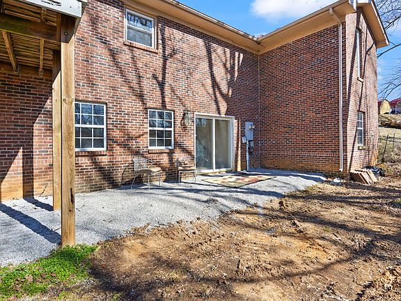 4th image of 539 Hacker Rd