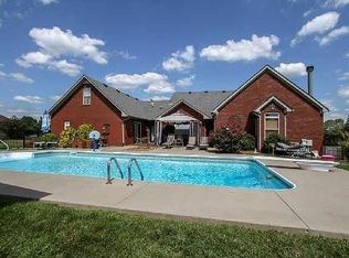 1708 Burkewood Dr, Columbia, TN 38401