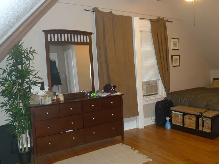 1210 W Oakdale Ave #D — Photo 4