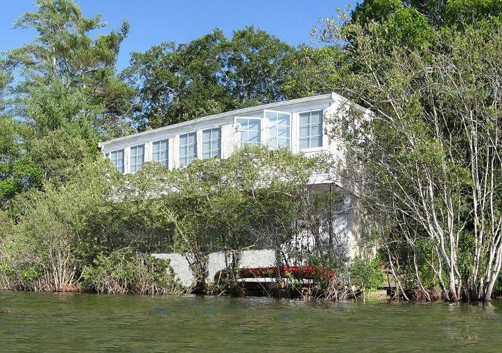 Private Location Right on Lakefront Beach