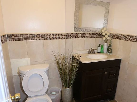 2nd image of 180 Arthur Ave