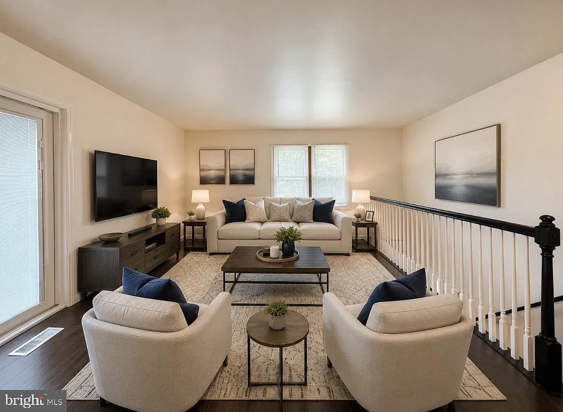 4 bed, 1920 sqft, $2,900 — Photo 2