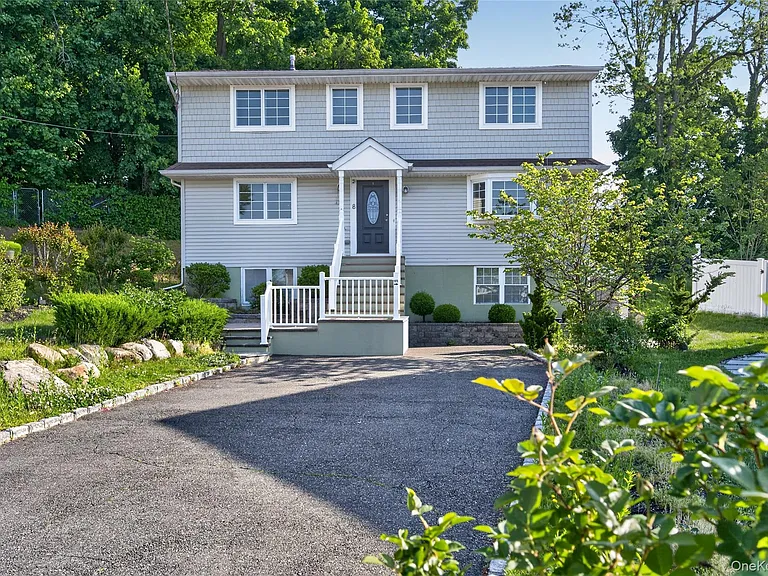8 Lee Gray Ct — Photo 2
