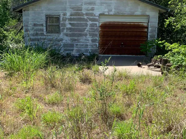 9517 N Plum St, Hutchinson, KS 67502