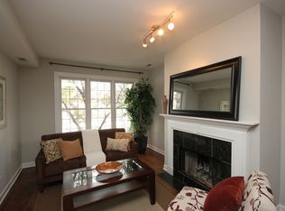 942 N Wood St APT 1, Chicago, IL 60622