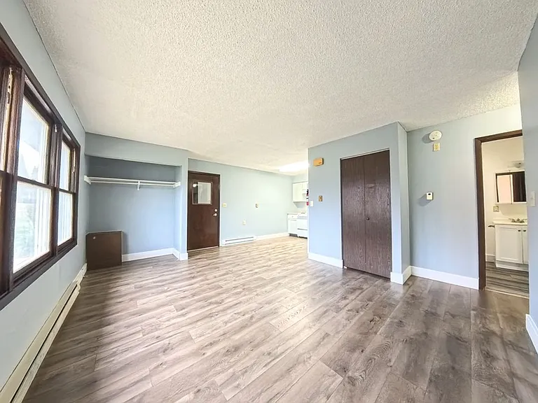 505 Barclay St — Photo 4
