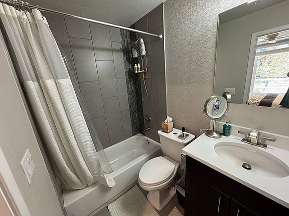 1st Floor En Suite Bathroom